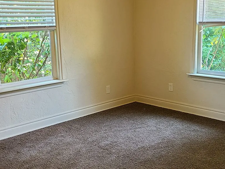 1216 Westlawn Dr — Photo 11