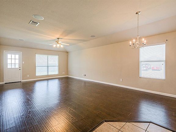 4th image of 3221 Taylor Dr