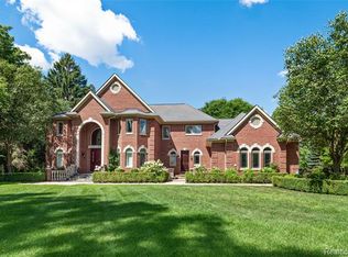 6700 Colby Ln, Bloomfield Hills, MI 48301