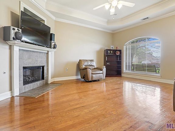 3rd image of 6194 Woodside Dr