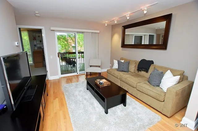 2140 N Lincoln Ave #5206 — Photo 2