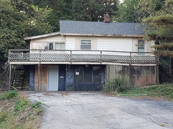 4555 E Lakewood Ave, Decatur, IL 62526
