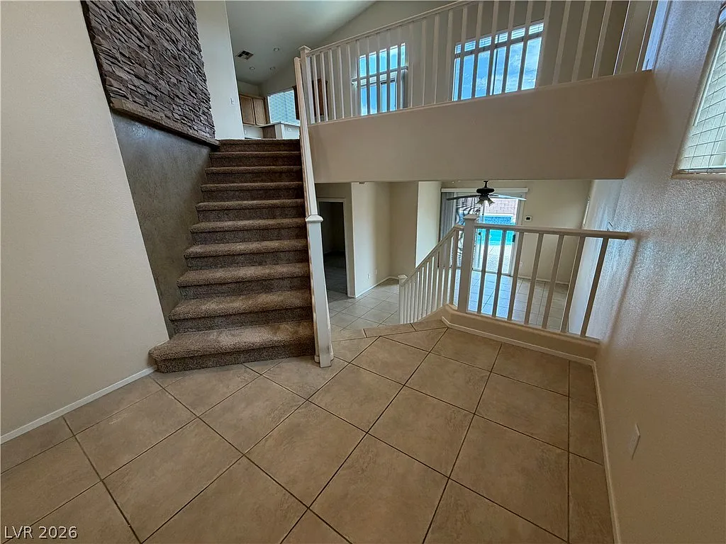 3 bed, 2.5 bath, 1957 sqft, $2,395 — Photo 2