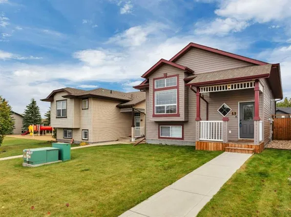 5 W Wilkinson Cir, Sylvan Lake, AB T4S 2N7
