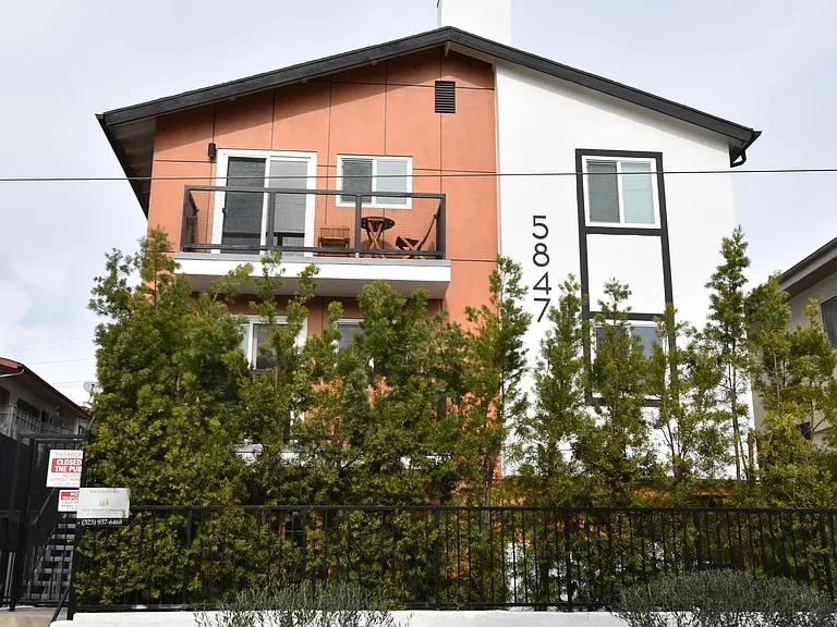 5847 Willoughby Ave — Photo 3