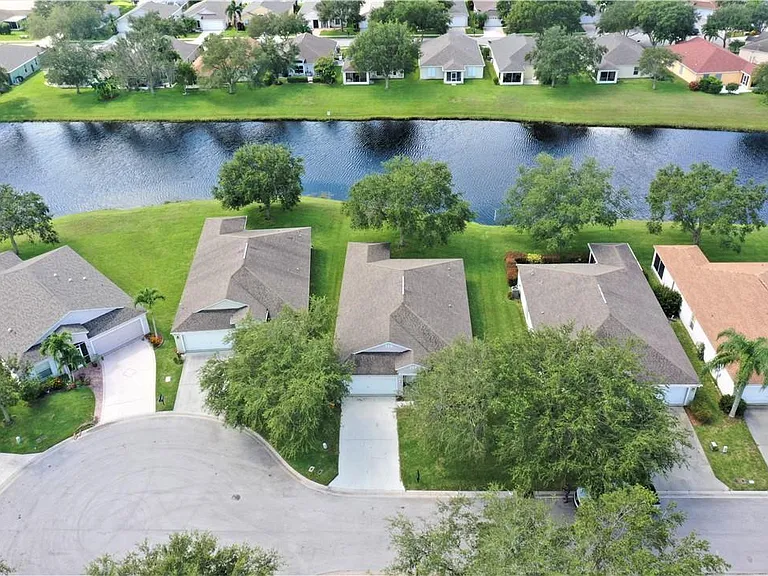 1405 11th Ln — Photo 5