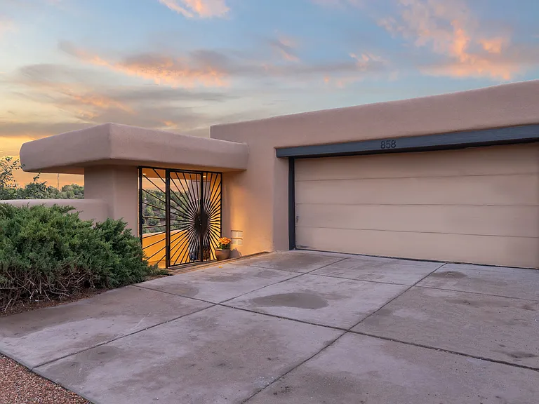 858 Camino Del Este — Photo 54