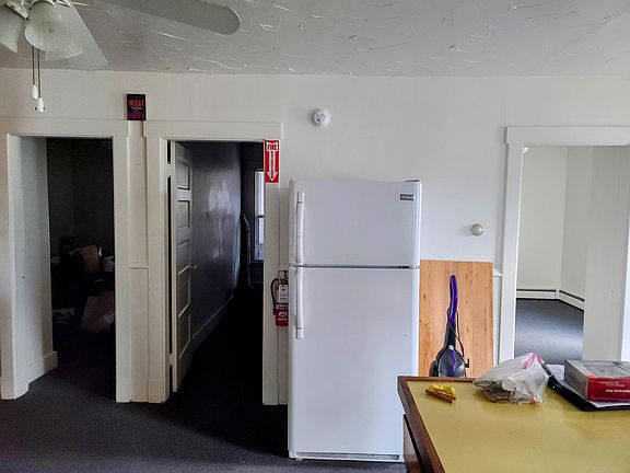 3 bedrooms entrances with closet and windows for natural light in each