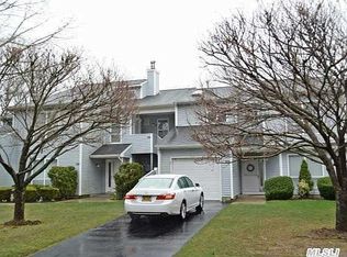 120 Hampton Vista Dr, Manorville, NY 11949