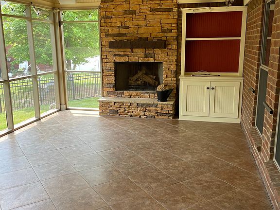 5th image of 2252 Westwood Dr