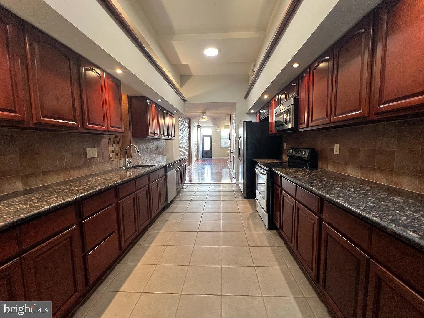 2 bed, 2.5 bath, 1478 sqft, $2,120 — Photo 2