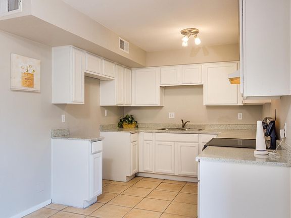 4th image of 609 W South Mountain Ave