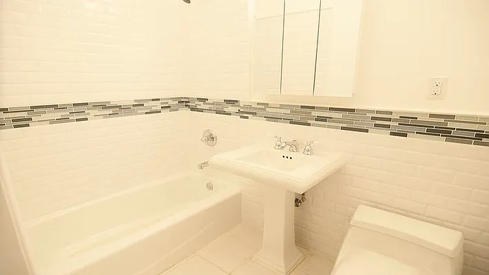 Rented by Park Property Advisors | media 48