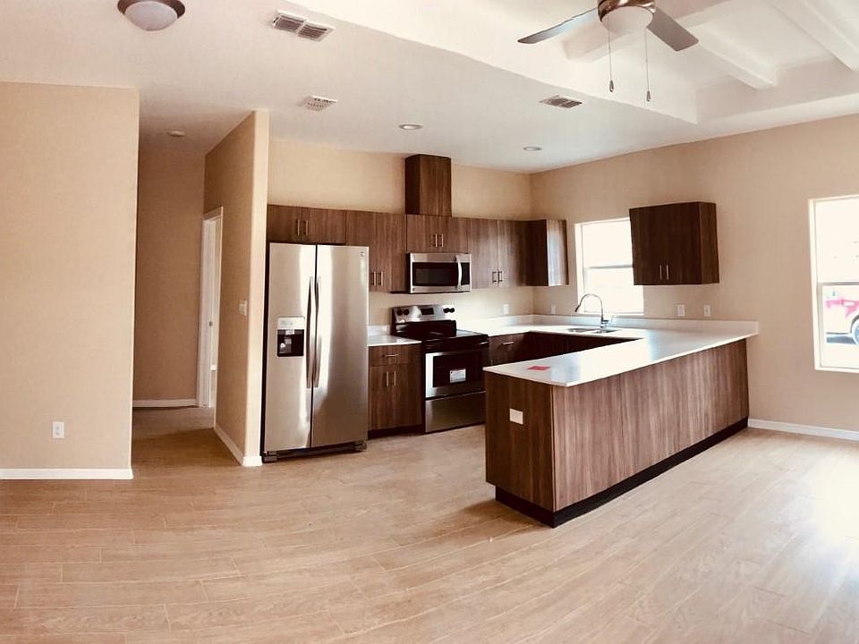 3 Bedroom Living and Kitchen Area