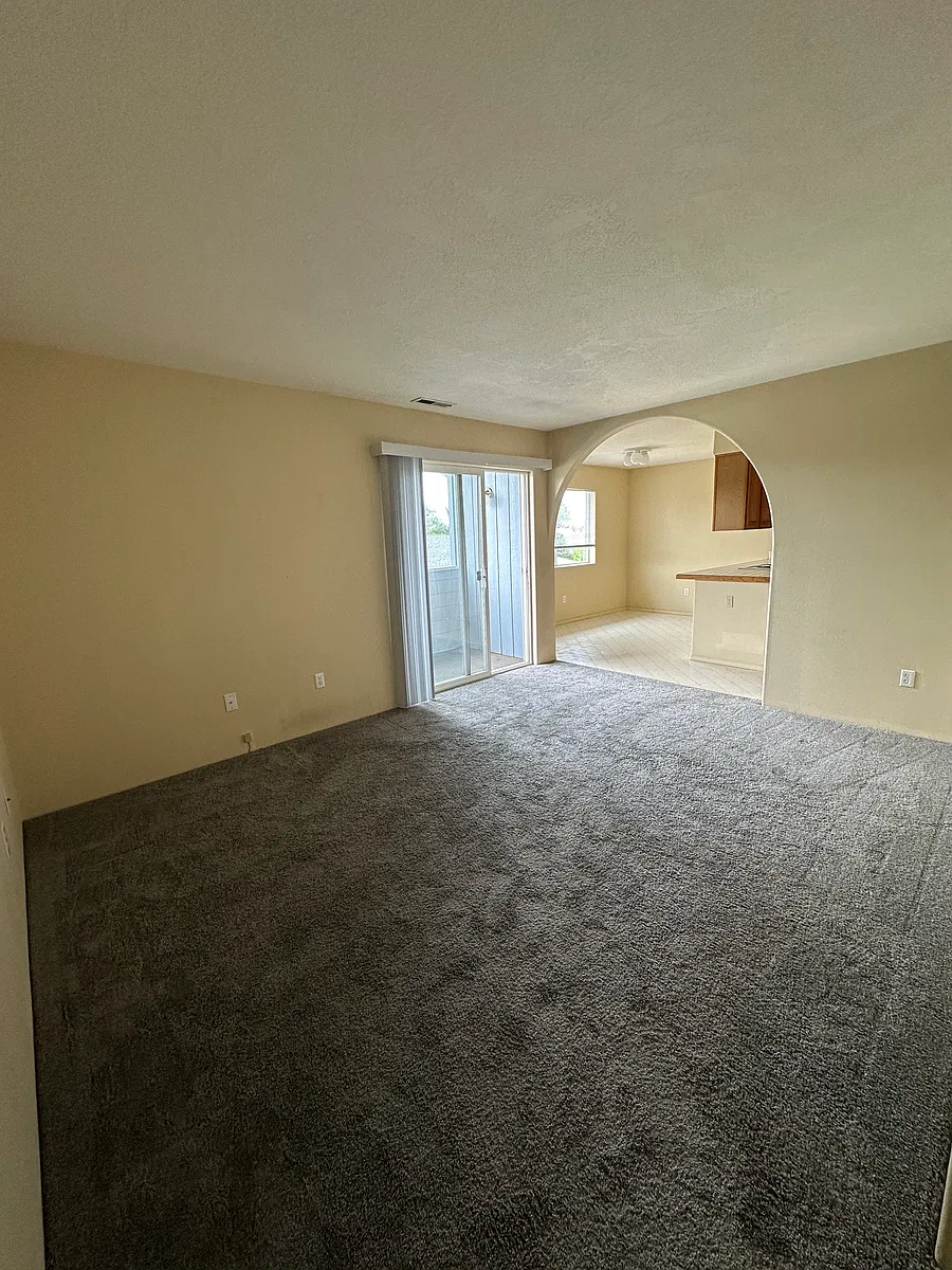 Building Photo - 565 Briarwood Dr #565