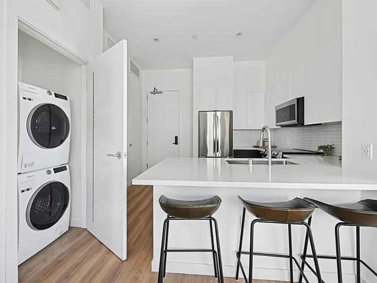 Evani 3223 Wilshire — Photo 45