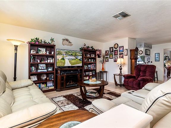 5th image of 243 W Casurina Pl