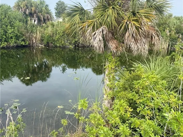 2220 NE 19th Pl, Cape Coral, FL 33909