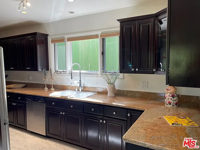 2239 Vista Del Mar Pl — Photo 14