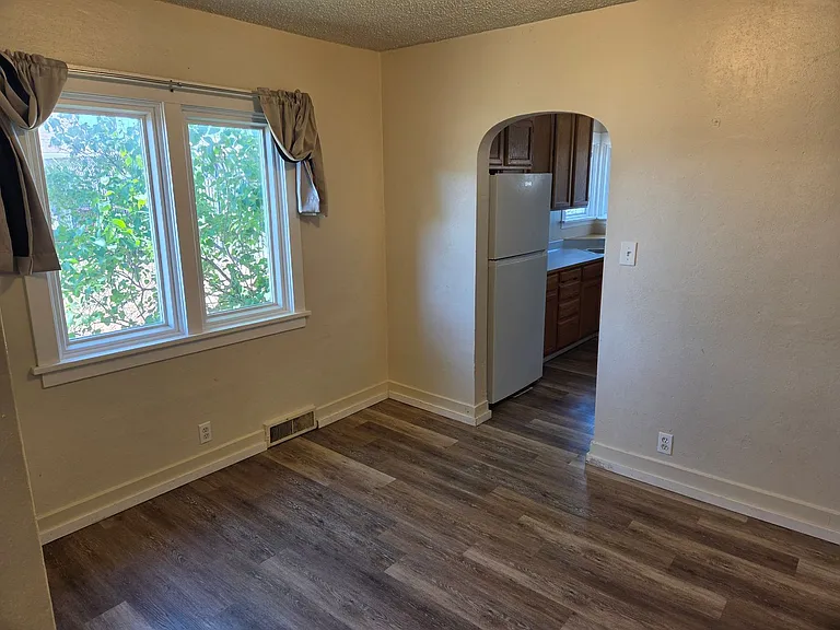 1417 E Wellesley Ave — Photo 5