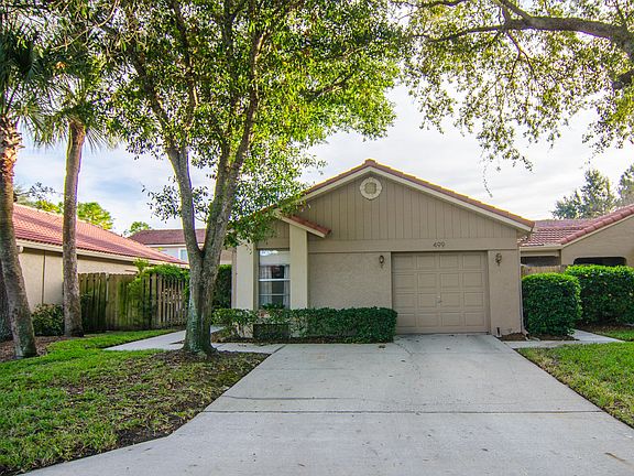 2nd image of 499 Saint Tropez Cir NE
