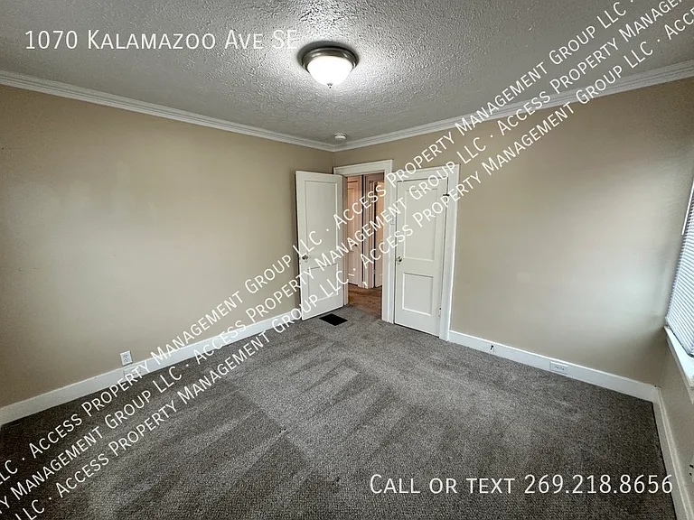 1070 Kalamazoo Ave SE — Photo 22