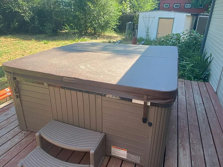 Hot Tub with cover