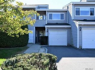 31 Vista Dr, Manorville, NY 11949