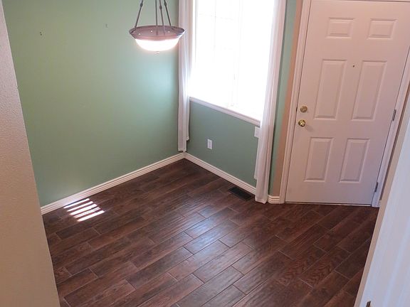 Dining / Entry