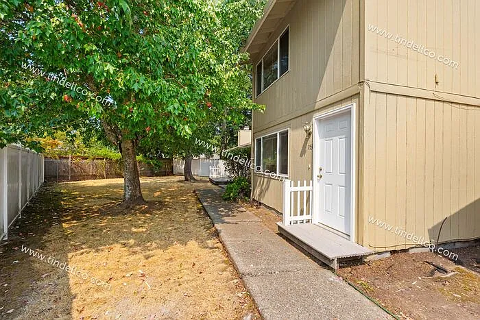 2 bed, 1.0 bath, 1100 sqft, $1,695 — Photo 2