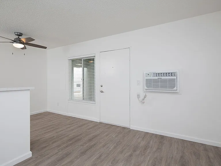 Aztec Pacific Apartments — Photo 26