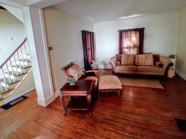 204 W 5th St, Pana, IL 62557