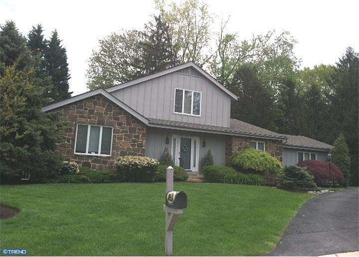 1st image of 12 Briars Ln