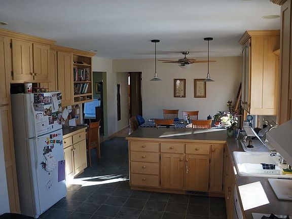 4th image of 2124 Rainbow Ave