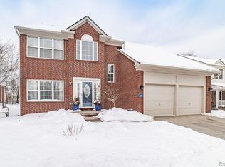 6060 Cheshire Park Dr, Clarkston, MI 48346