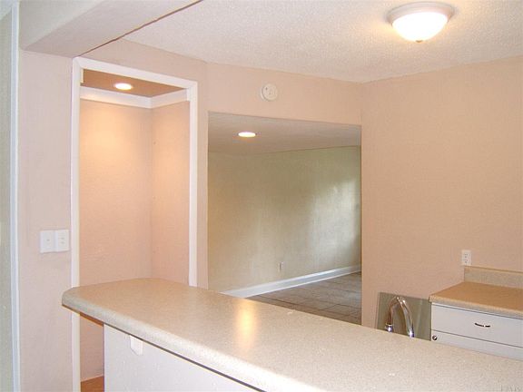 5th image of 20 Teakwood Cir