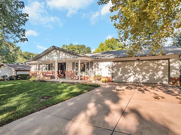 2nd image of 544 Park Pl