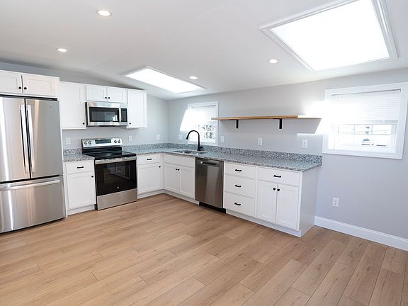 5th image of 29 Pleasant St #201