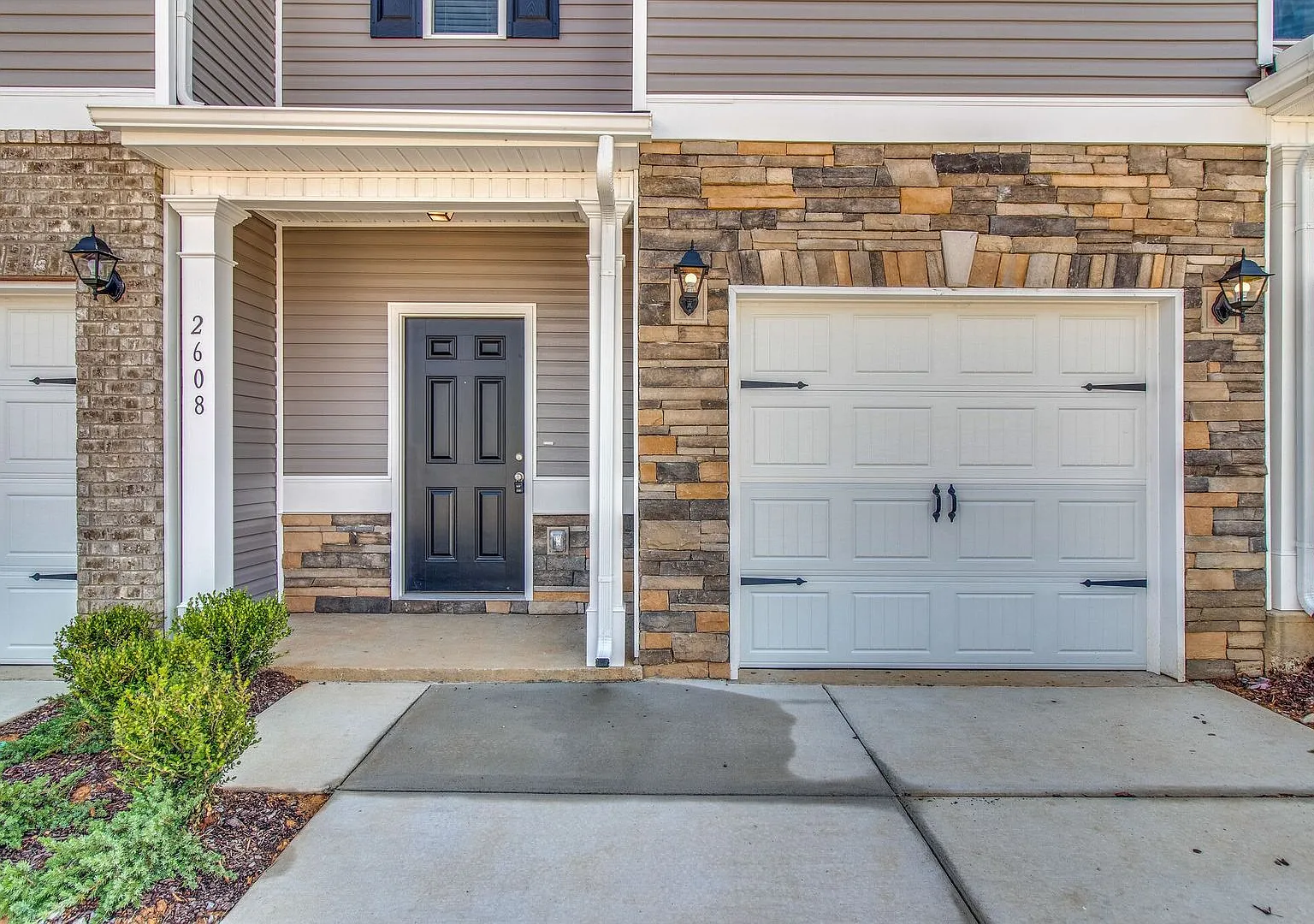 Beautiful 3BR/2.5BA Townhome in Columbia! — Photo 3