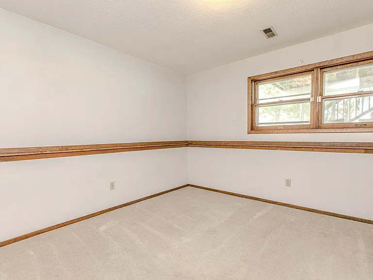 1408 Ridgeport Ave — Photo 15