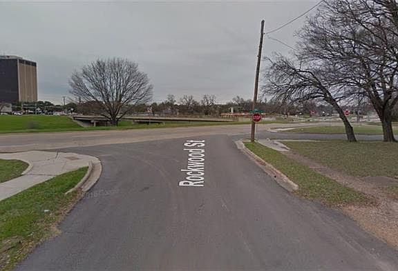 3rd image of 606 Rockwood St