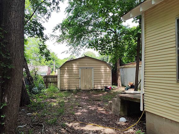 3rd image of 3528 Rockwood Ave
