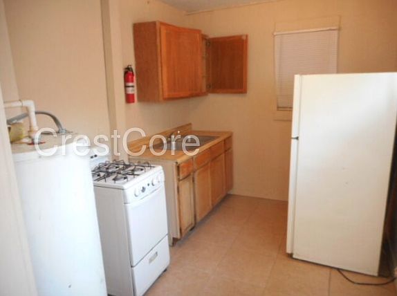 4th image of 226 S Lauderdale St APT 2