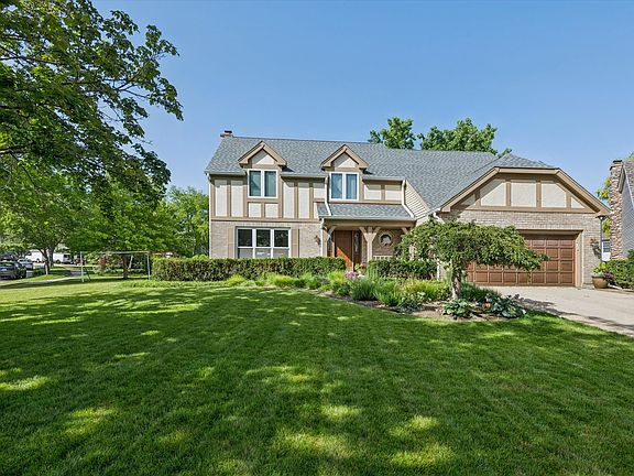 2nd image of 2 N Richmond Ct