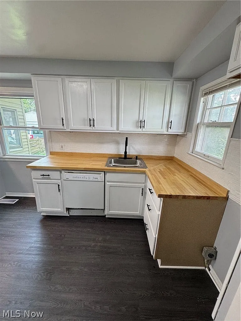 3 bed, 1.5 bath, $1,750 — Photo 2