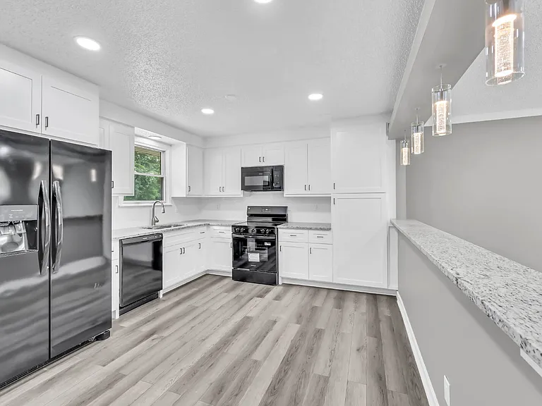 409 Christopher Dr — Photo 6