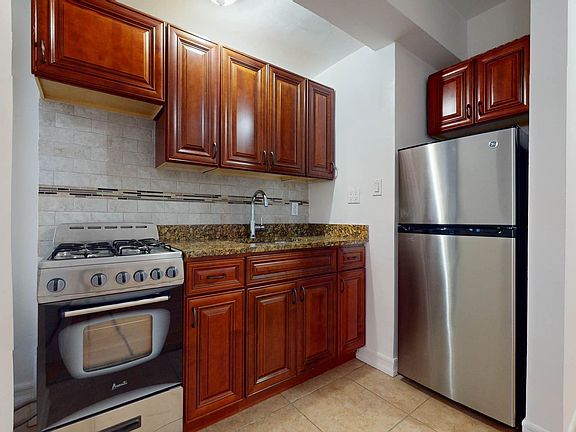 5th image of 301 E 38th St APT 9H
