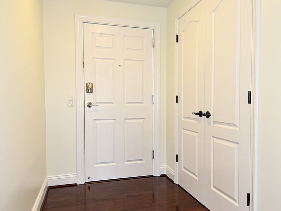 2nd image of 1111 Oronoco St Unit 435