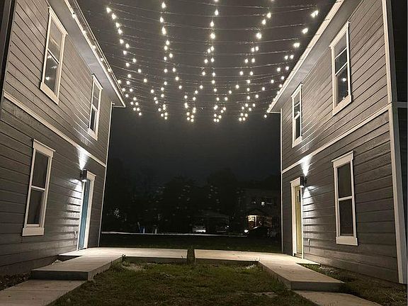 4th image of 903 Dawson St #2