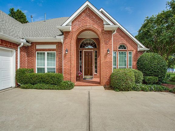 3rd image of 631 Comanche Cir